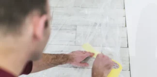 Rénover un carrelage au sol : 6 méthodes qui tiennent réellement dans le temps